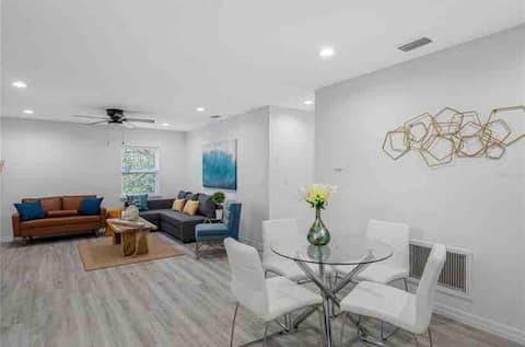 Popular Airbnb listing: Trendy 2 bed 2 bath Heart of Tampa Unit B in Sulphur Spring