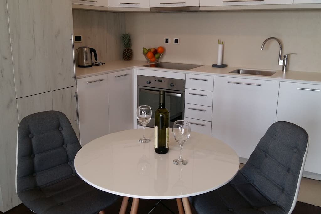 Fully equipped kitchen with dishwasher