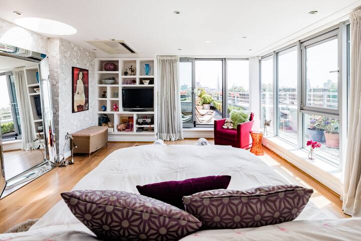 Savour Sweeping Skyline Views at a Clerkenwell Penthouse gallery image 3