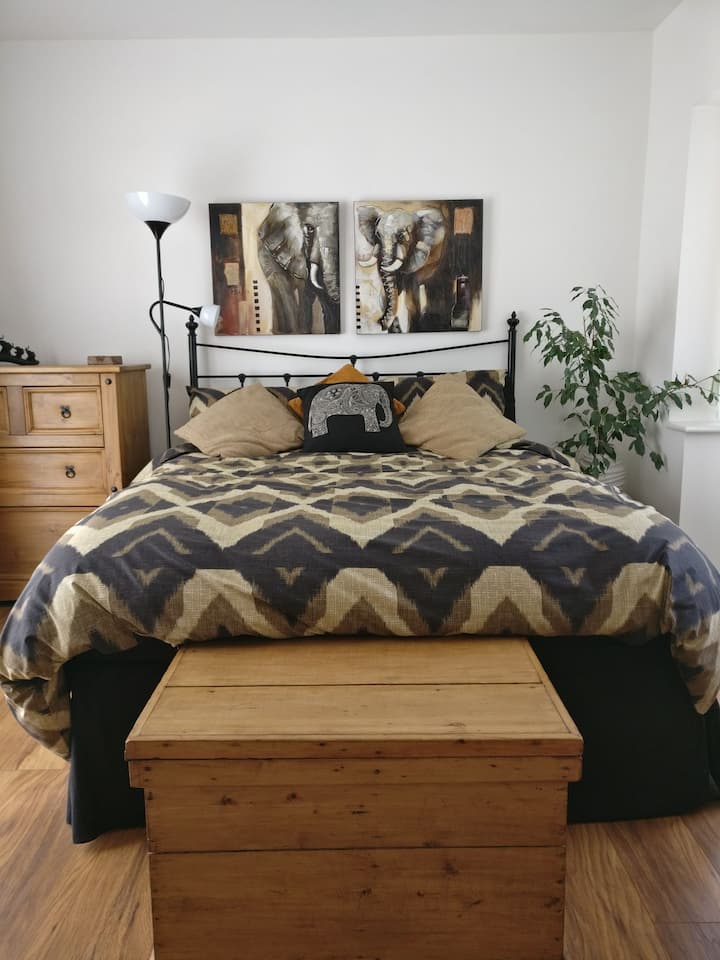 The Elephant Room - Luxury Ground Floor King Size - Bromsgrove