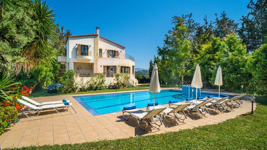 3′ to Beach / Private Pool / Perfect for Families gallery image 2