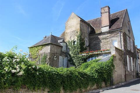 ChâteauLandon on the ramparts, exceptional view