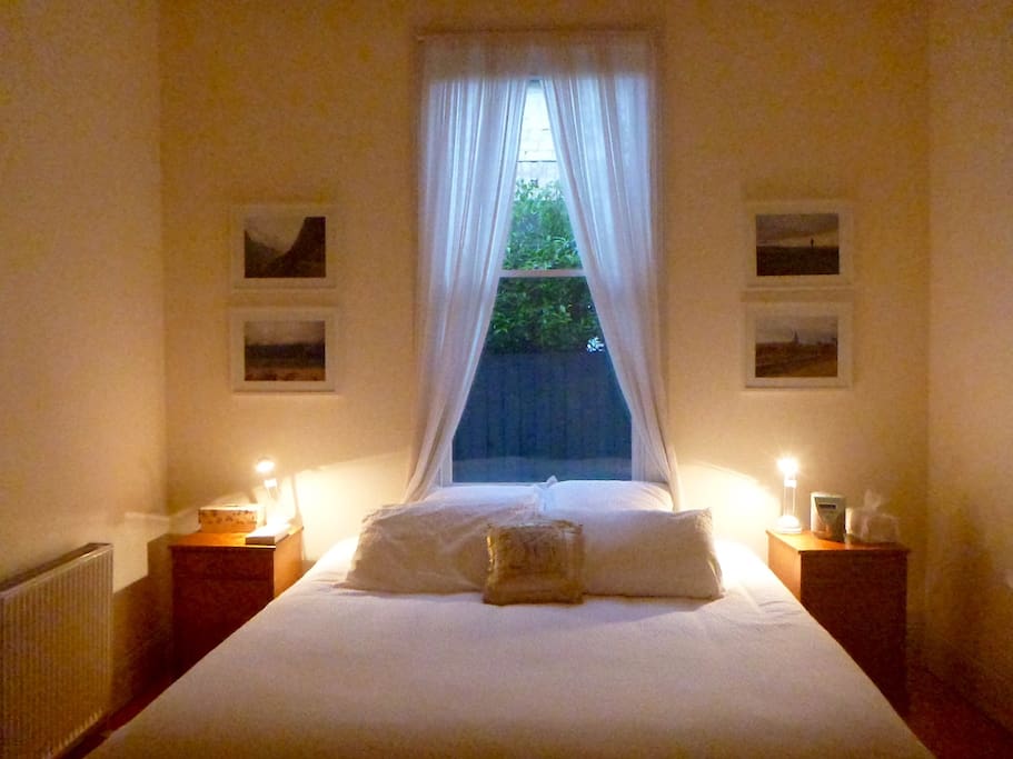 Main bedroom (with en suite)