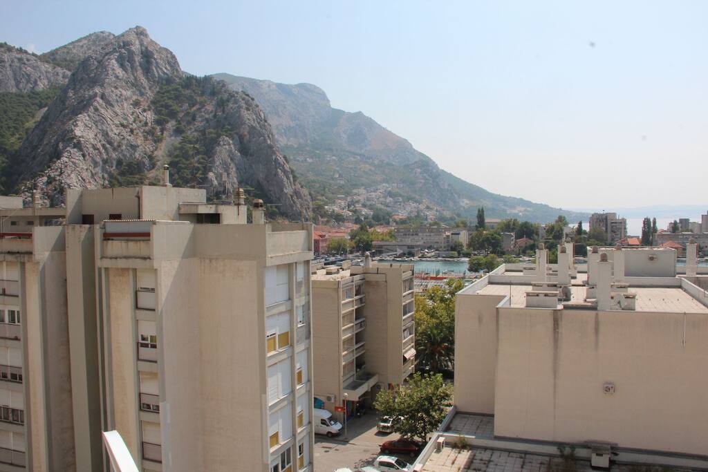 A1(4+1): view (house and surroundings)