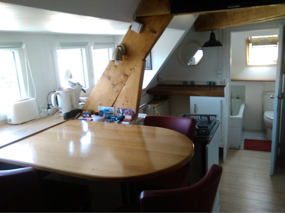 Table et kitchenette