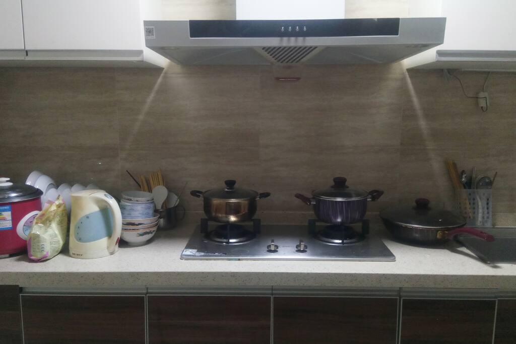 这是房间的厨房,共用的空间