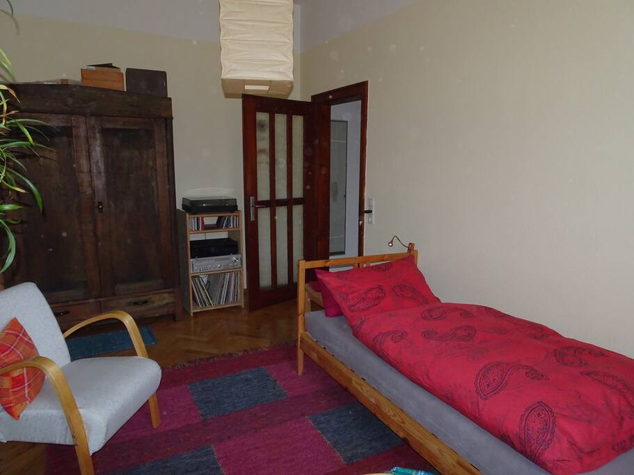 Gästezimmer mit Blick zur Türe