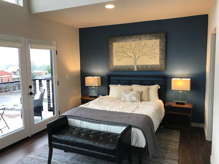 Dormitorio principal con balcón