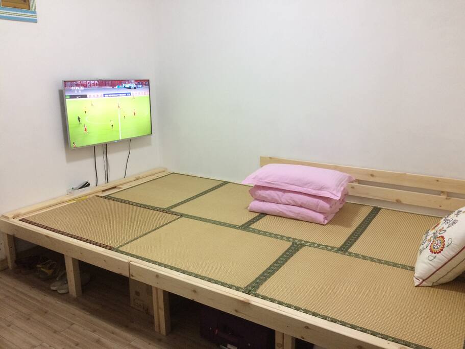 简约风清爽舒适宽大藤席榻榻米房间