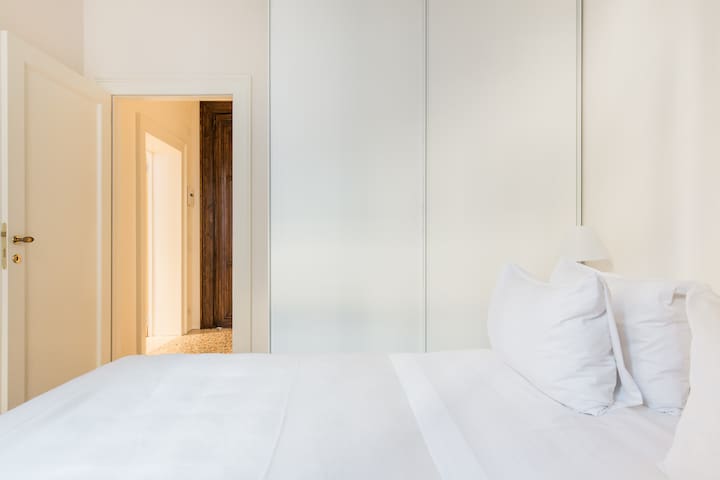 Batioro Luxury Apartment with Canal View gallery image 2