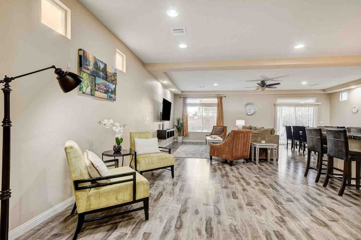 Vegas Home | Backyard, Patio, Bbq & Chef's Kitchen - Las Vegas, NV