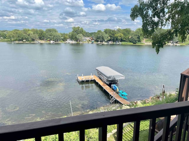 Cedar Lake getaway with sauna!