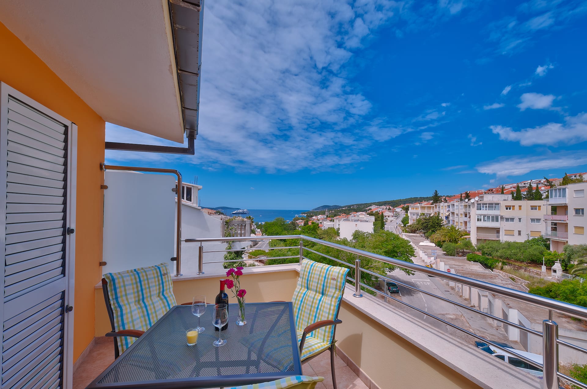 Top floor luxury apartment -MORE