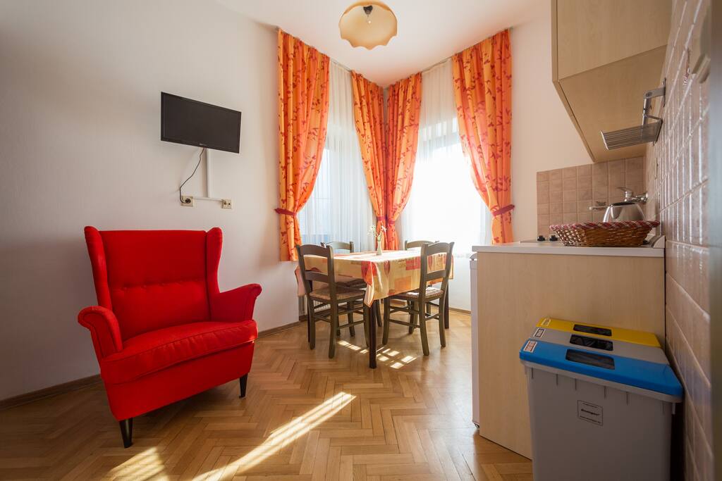 Kitchen & Dining Area