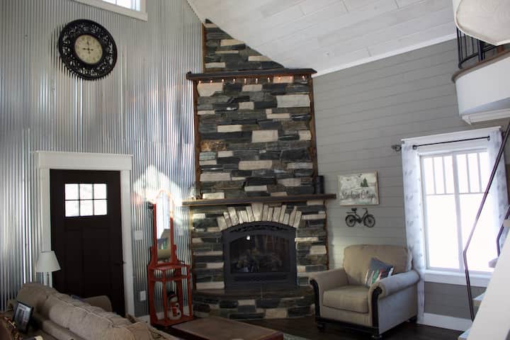 Come and enjoy our beautiful natural stone fireplace! The natural gas fired unit gives instant warmth on chilly spring/winter mornings. 