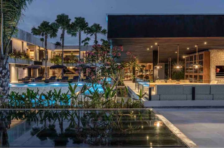 The V House Bali (7-Bedroom Compound)