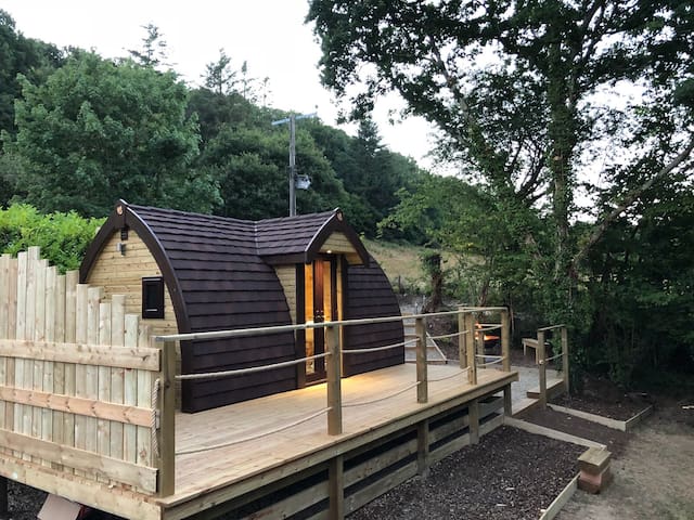 Beautiful woodland cabin with Private hot tub