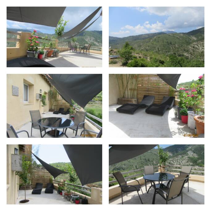 Terrasse avec vue sur le terrain multisport