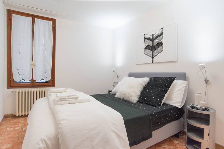 Apartment with Balcony, Rialto Bridge View gallery image 3