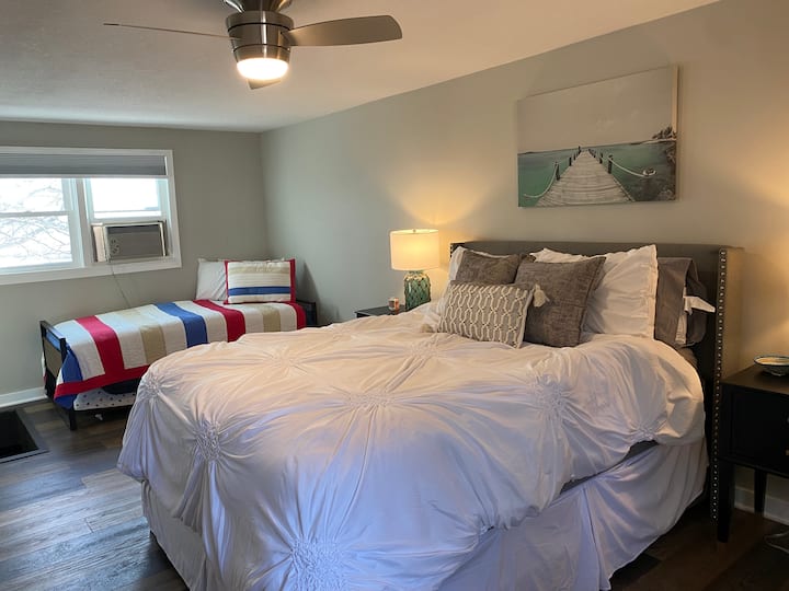 Bedroom 4 ( bunkhouse) - 1 queen bed, 1 twin bed and 1 twin trundle bed