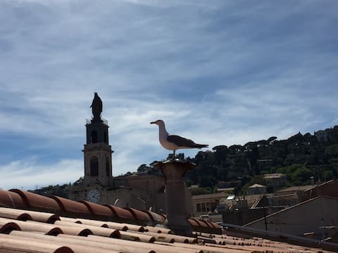 Successful Airbnb property: Heart of Town/Port Apartment in Sète