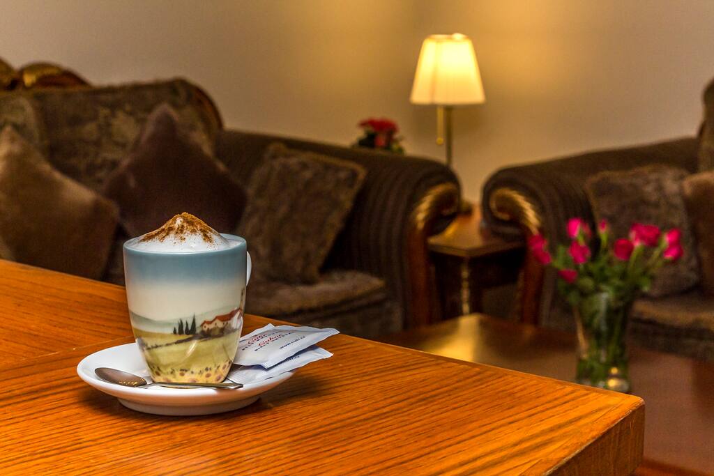 At the reception you can sit and talk with friends and miss a cup of coffee or a beer.