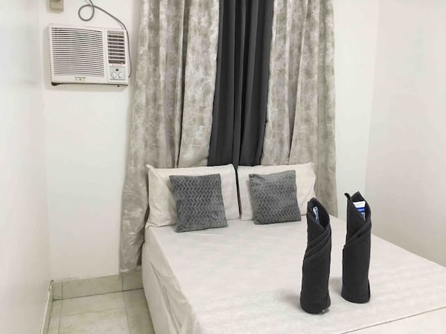 Bolinao Transient  Room1 Aircon+Netflix +Wifi+Cook