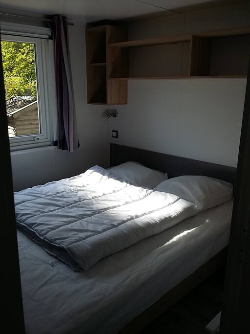 Chambre parentale avec lit double de 140x1900cm ou 160x200cm