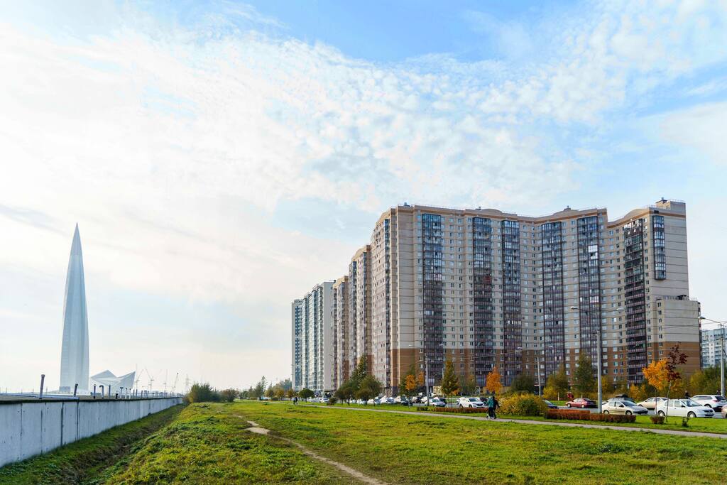 Здание рядом с Лахта-Центр
Building next to Lakhta-center