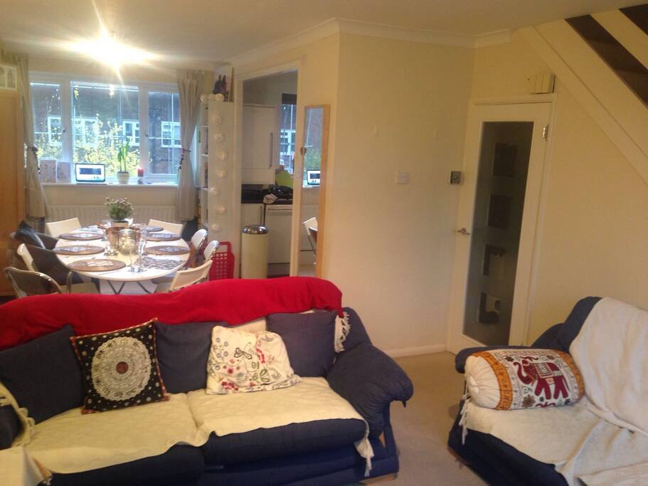 Open plan dining and kitchen area