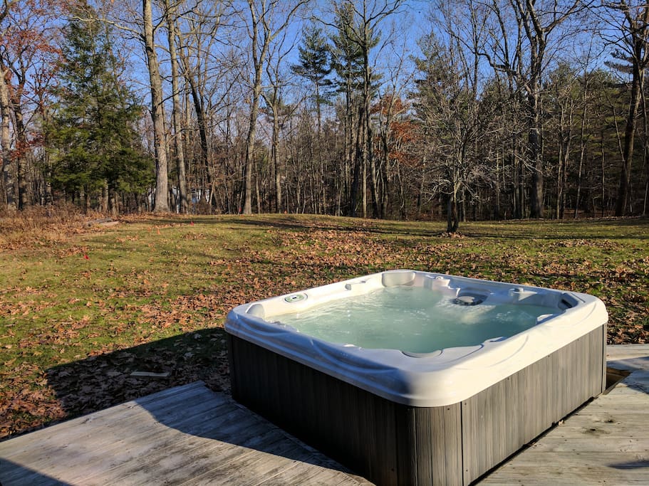 BRAND NEW spa hot tub for 6!
