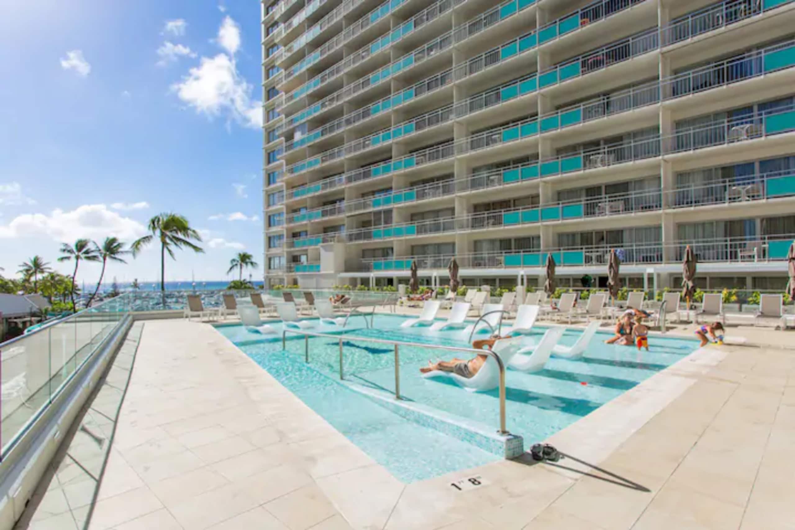 Condo in Honolulu · ★4.64 · 1 bedroom · 2 beds · 1 private bath - Image 10