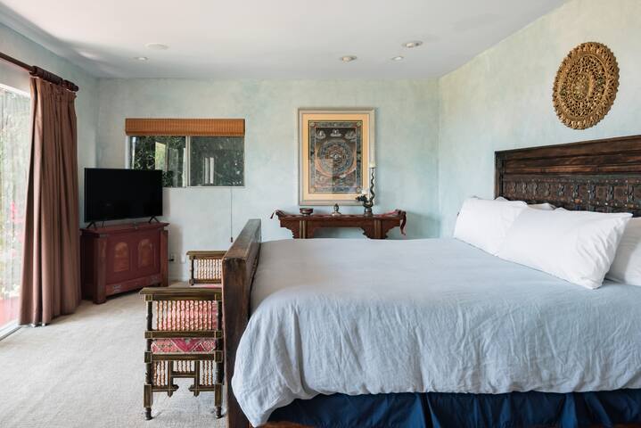 360-Degree LA Views from a Bird Streets Oasis gallery image 4