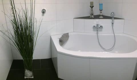 Furnished apartment with best connection to city