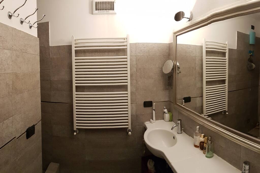 Main restroom with shower