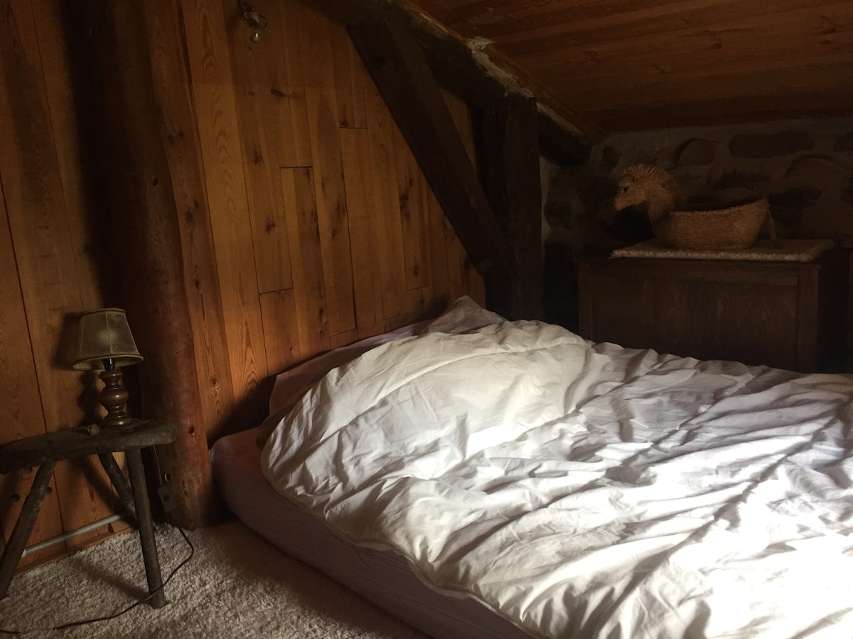 卧室4.夹层下有140层床。 适合两个孩子入住* * *