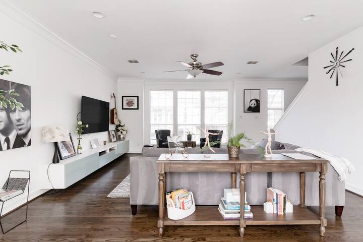 Sparkling Oasis of Oak Lawn – Dallas gallery image 3