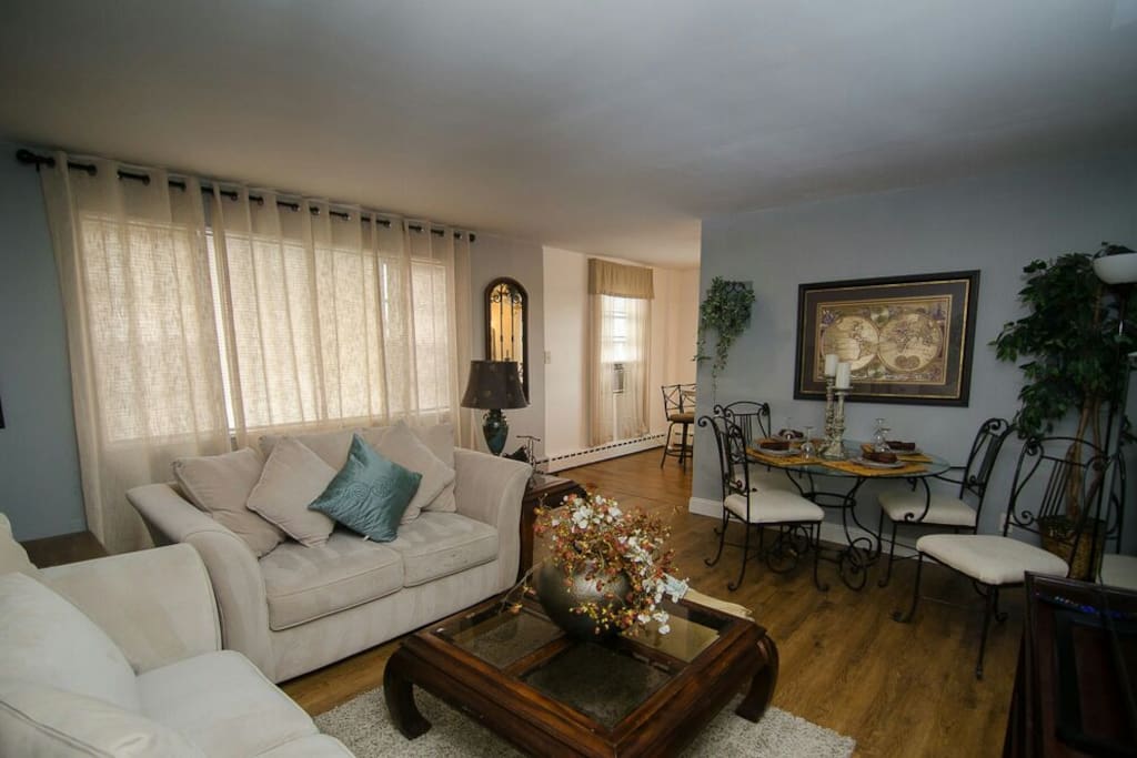 Living room/dining room