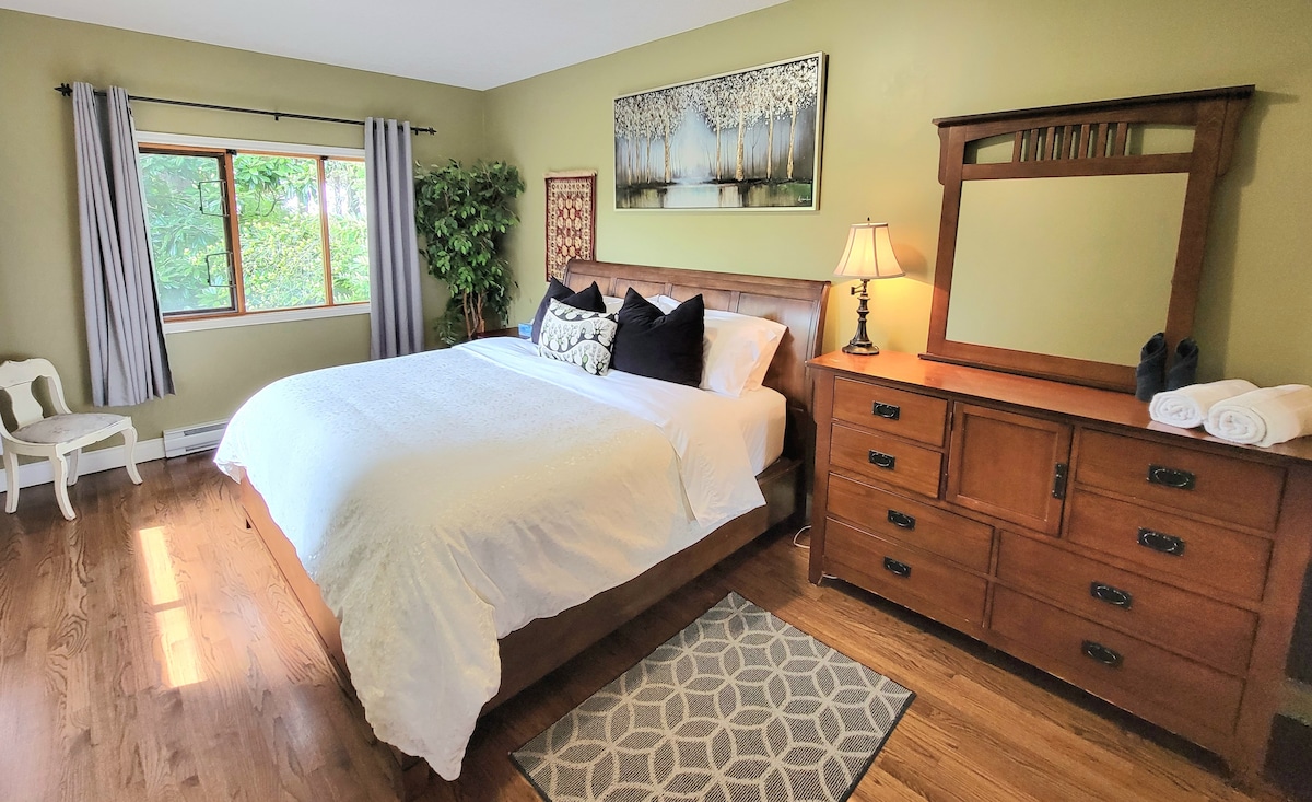 主楼层卧室，带加大双人床