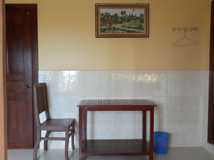Room table
