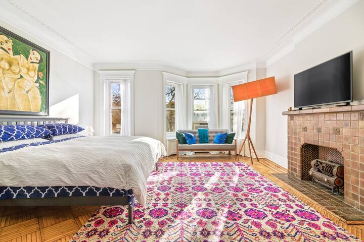 House of Oyo – A Historic Brownstone Mansion gallery image 5