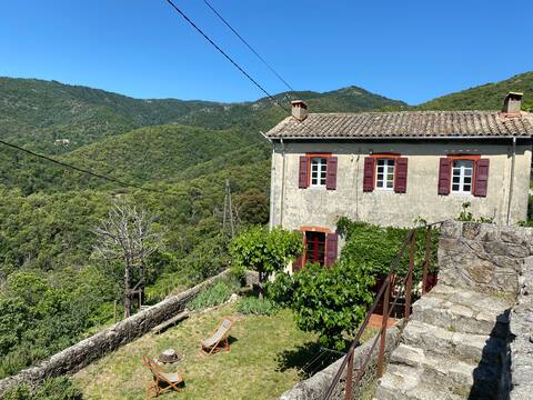 House in Cévennes, wonderful view, very quiet.