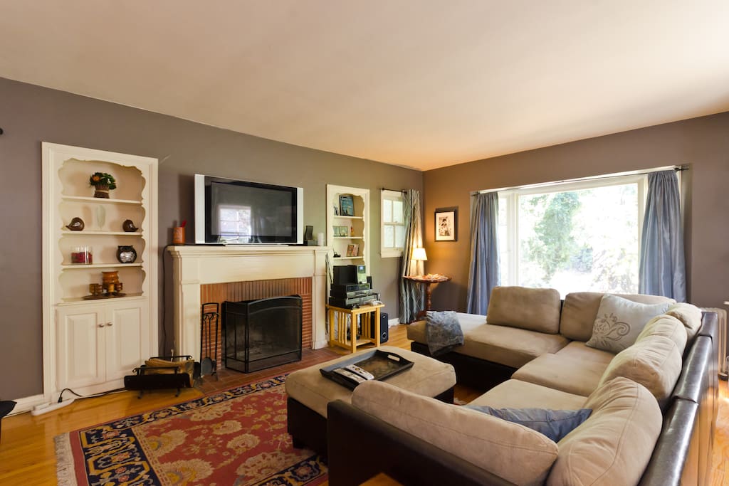 Living Room - view of fireplace and HDTV