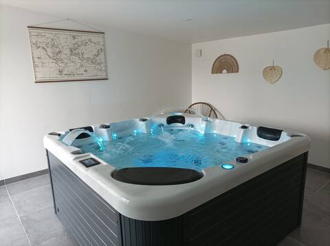 cottage 15 min. from Mont St Michel with private spa