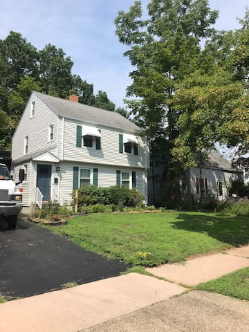 Listing in New Haven-Milford