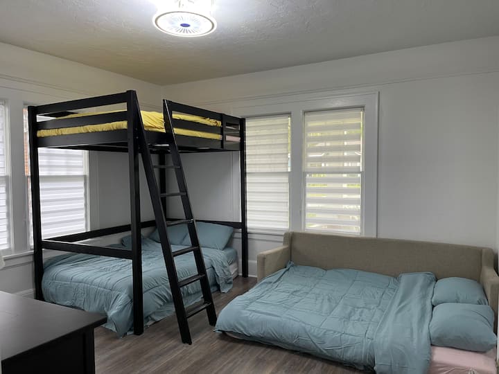 Chumba cha kulala 3 
kitanda cha ghorofa cha 2x ukubwa kamili
Kitanda cha sofa ukubwa kamili