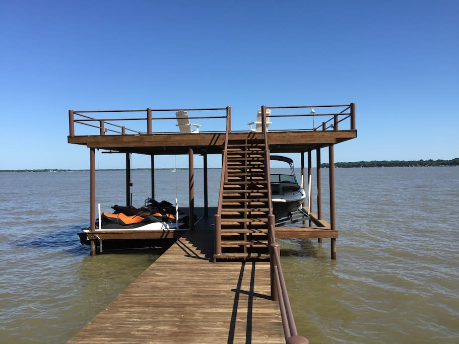 Dock with sundeck