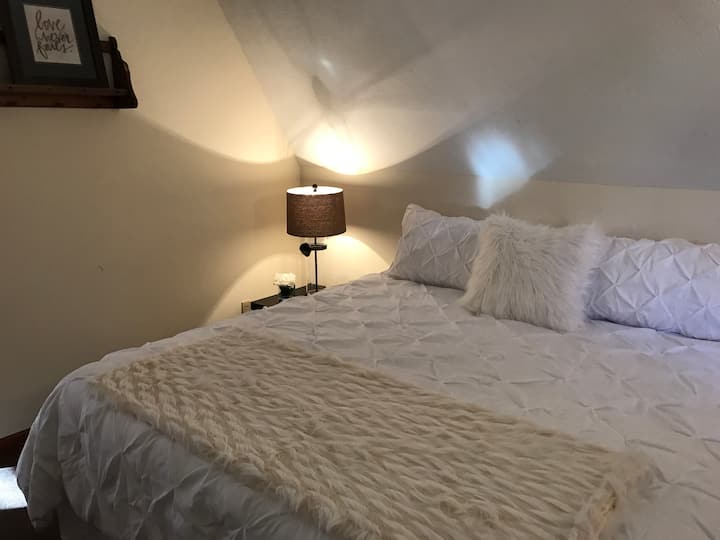 Chalet 4 - Honeymoon Cottage