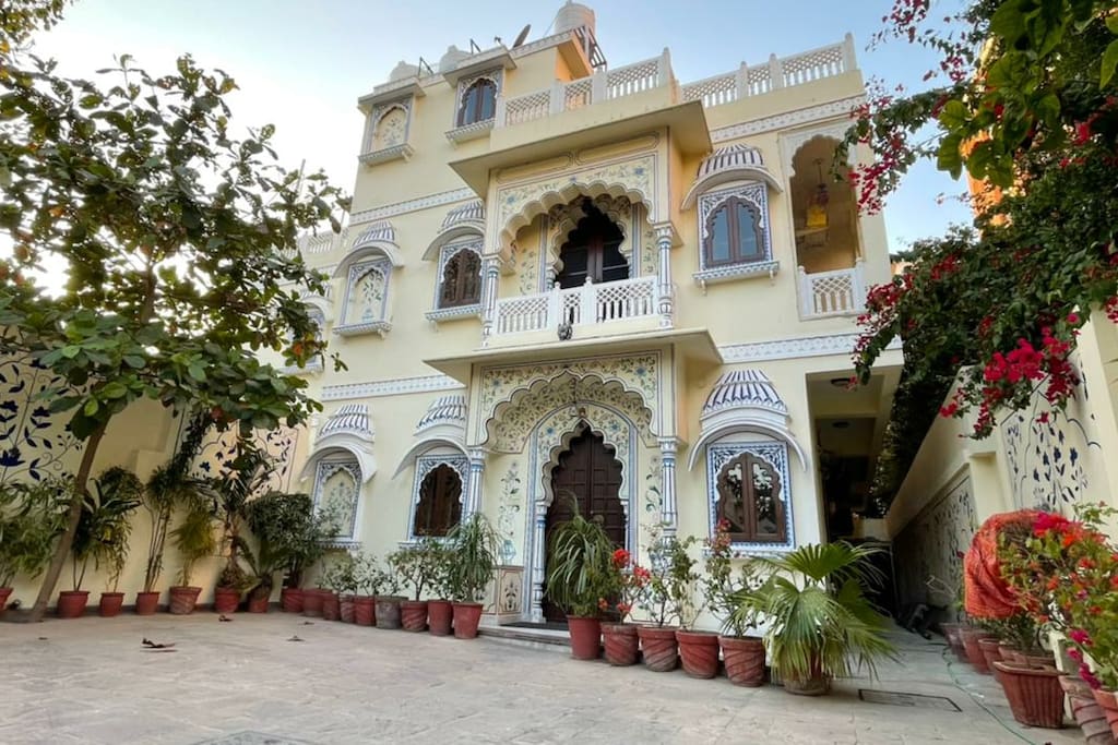 4 THE HAVELI A HOME STAY (C SCHEME )PRIVATE ROOMS Houses for Rent in