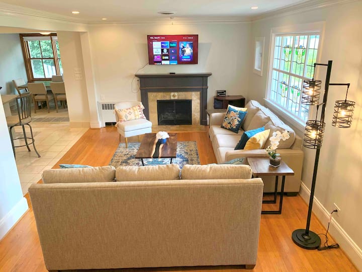 Park Street Cottage | 5 Bdrm/4 Bath | Sleeps 14 - Charlottesville, VA